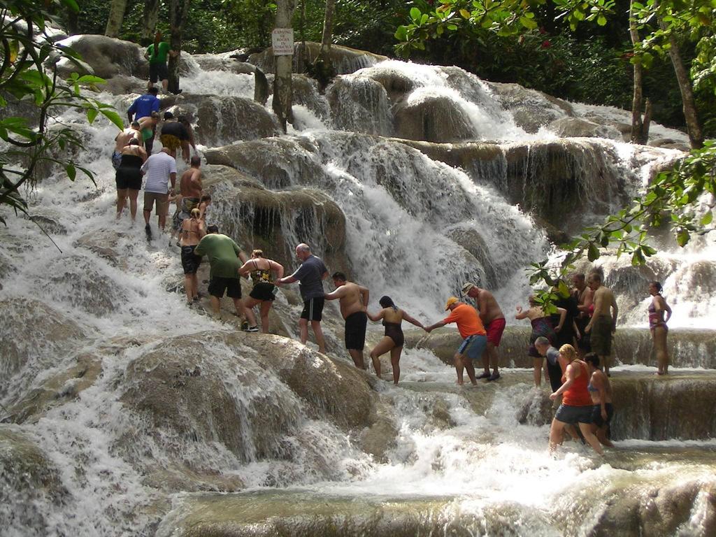 Chill On The Hill Apartment Ocho Rios Luaran gambar