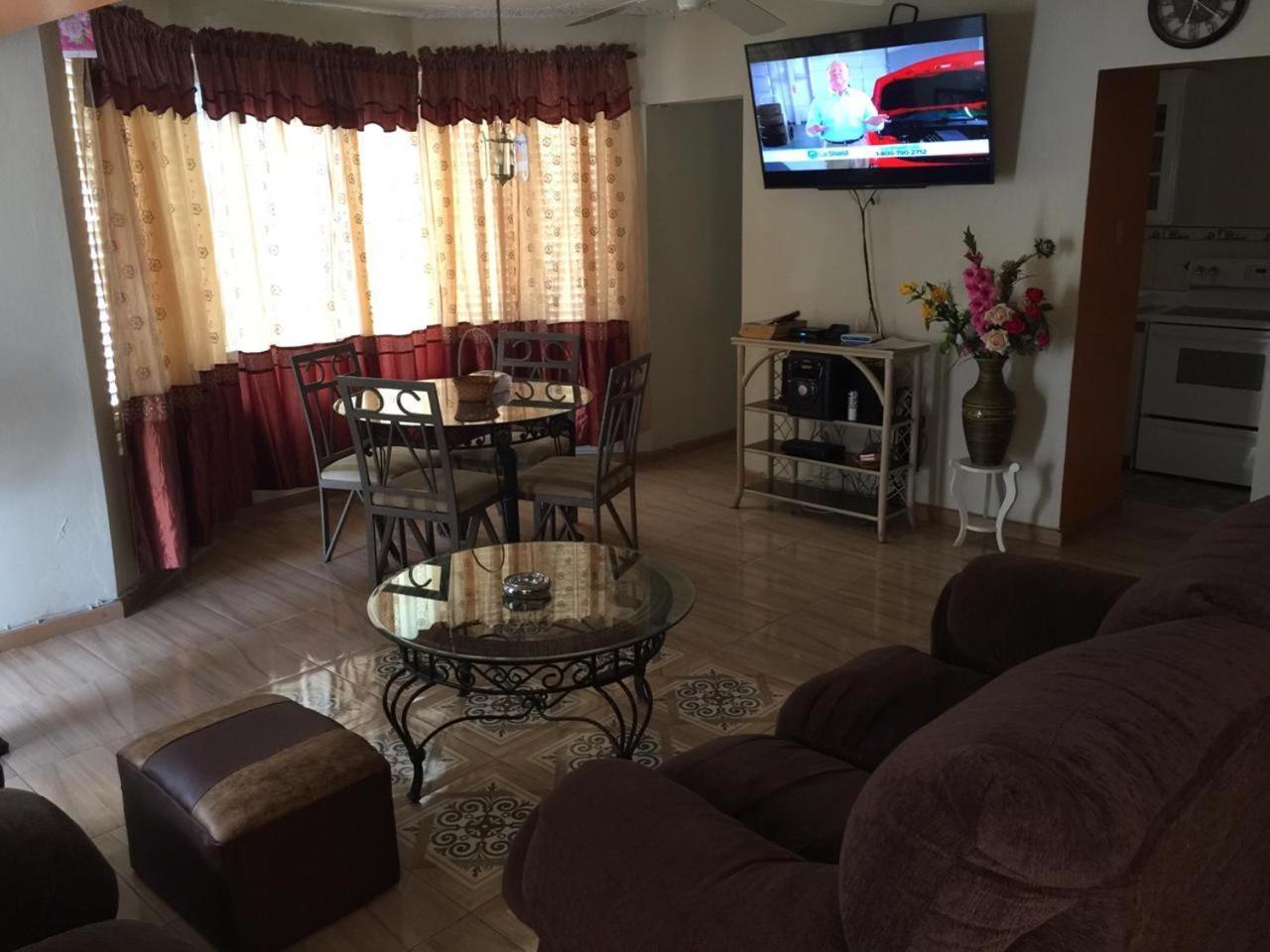 Chill On The Hill Apartment Ocho Rios Luaran gambar