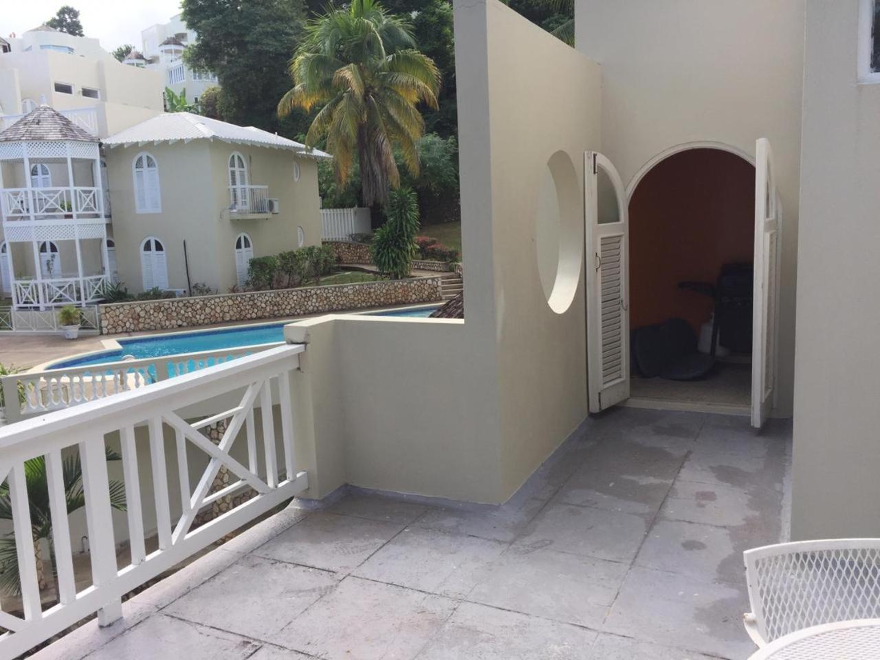 Chill On The Hill Apartment Ocho Rios Luaran gambar