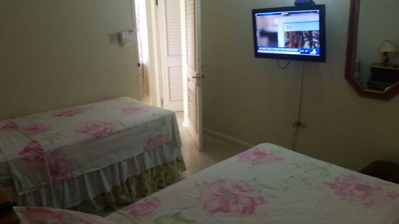 Chill On The Hill Apartment Ocho Rios Luaran gambar